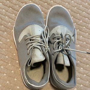 Gray Nike jordan tennis shoes